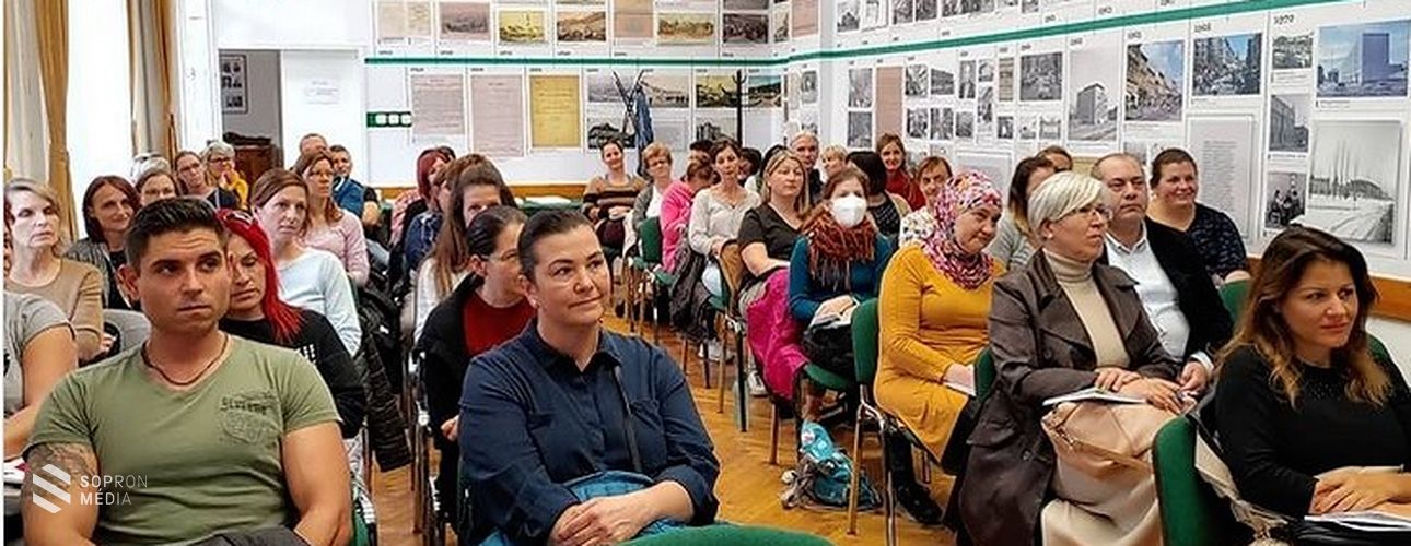 Rendhagyó szülői értekezlet a kamarában