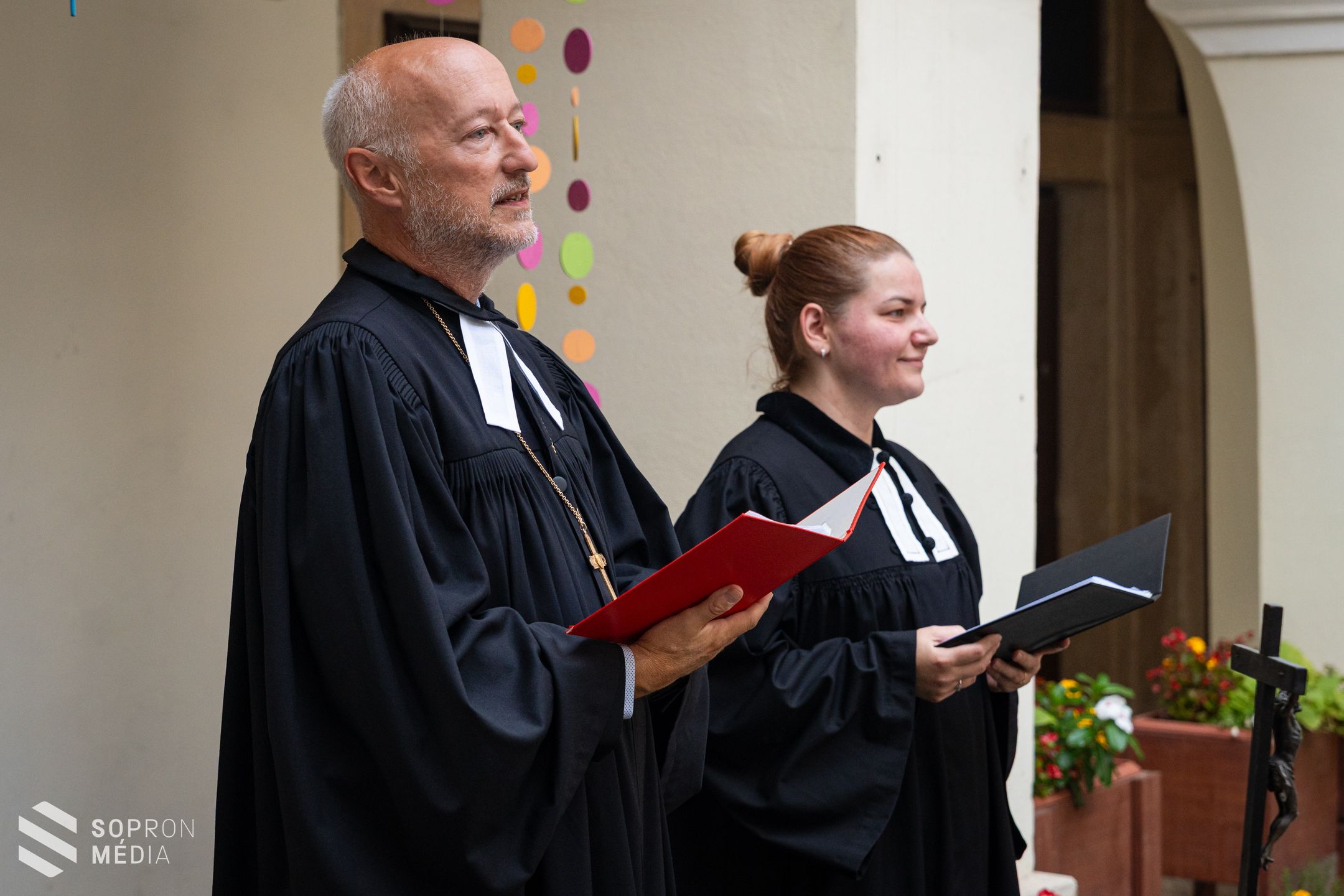 Kétnyelvű istentiszteletet tartottak az államalapítás ünnepén