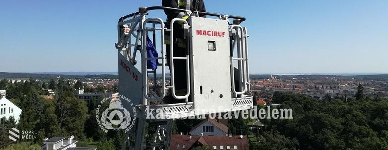 A magasban jártak a soproni tűzoltók 