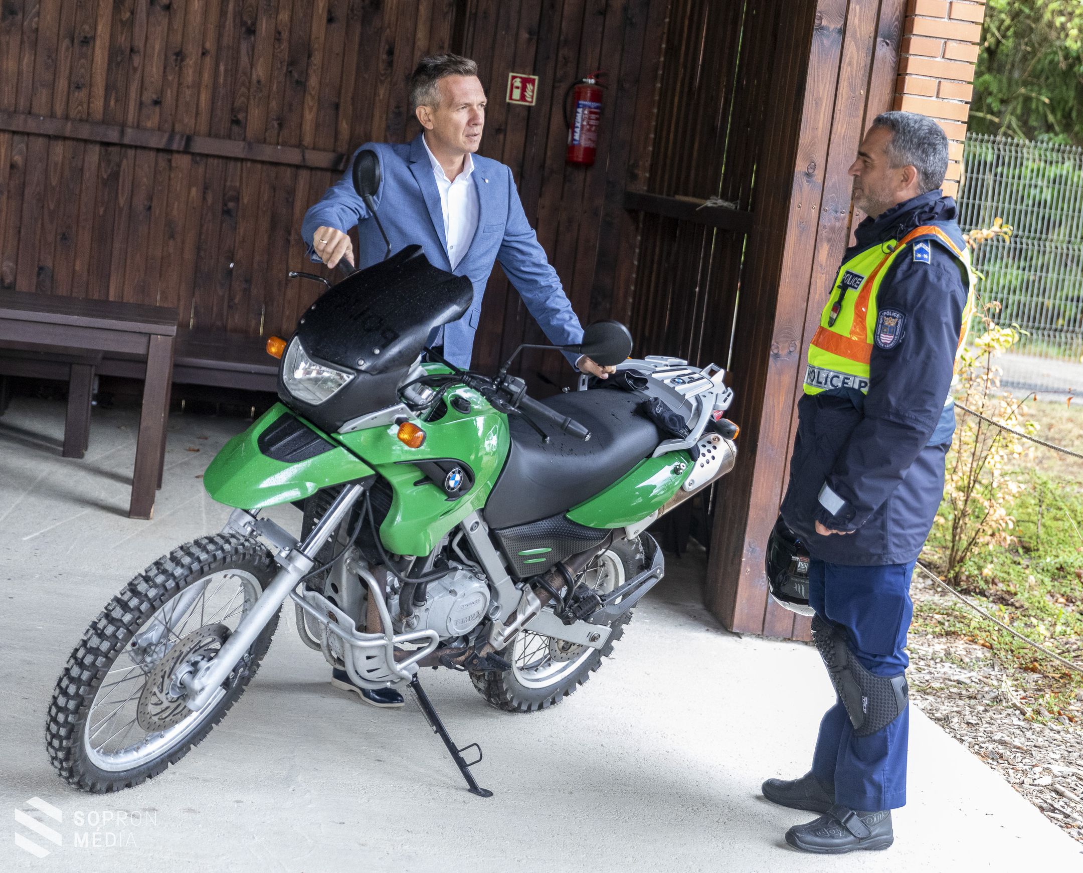Terepmotoros rendőrök felügyelik a Soproni Parkerdőt