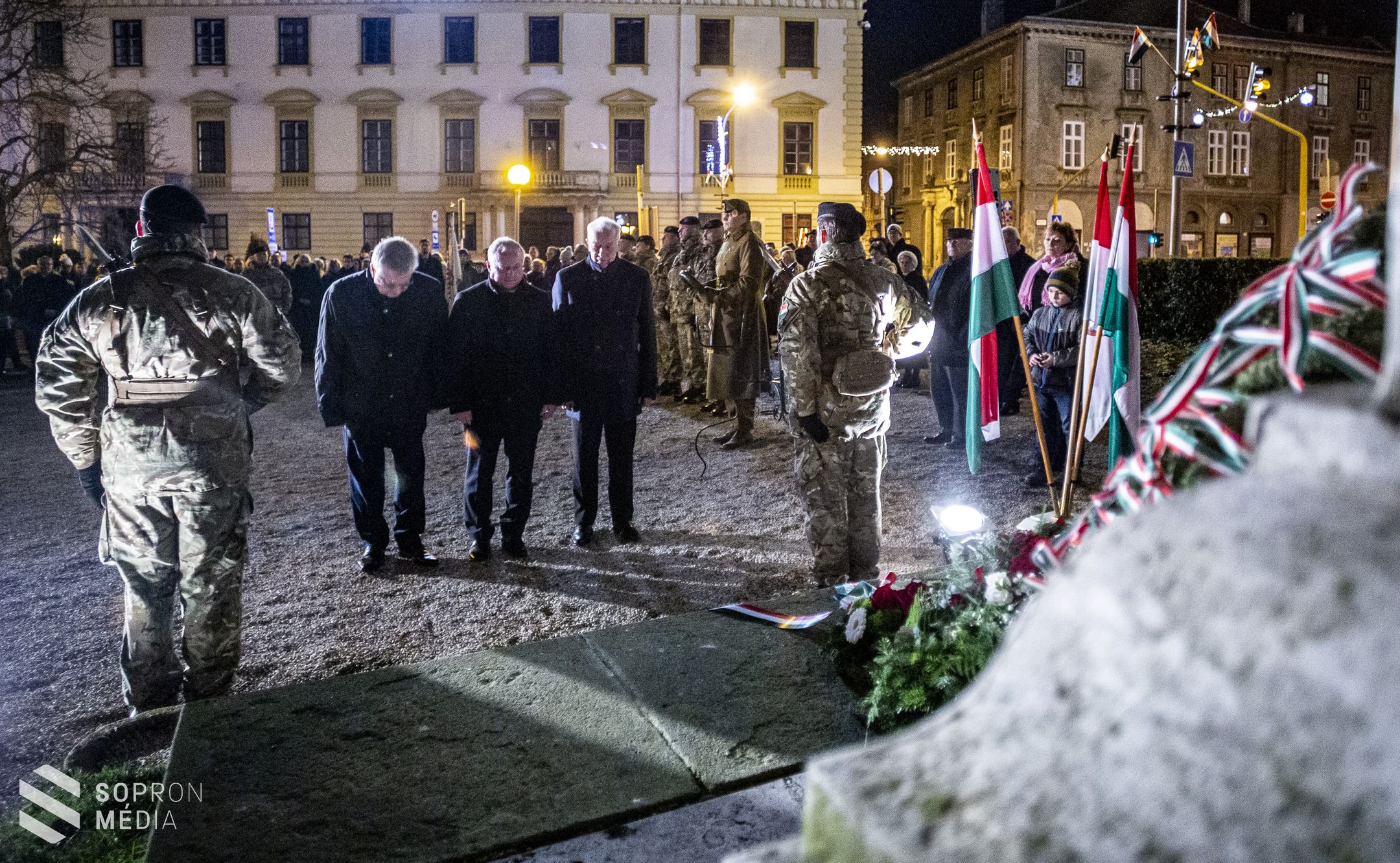A Hűségzászlónál ünnepelt a város
