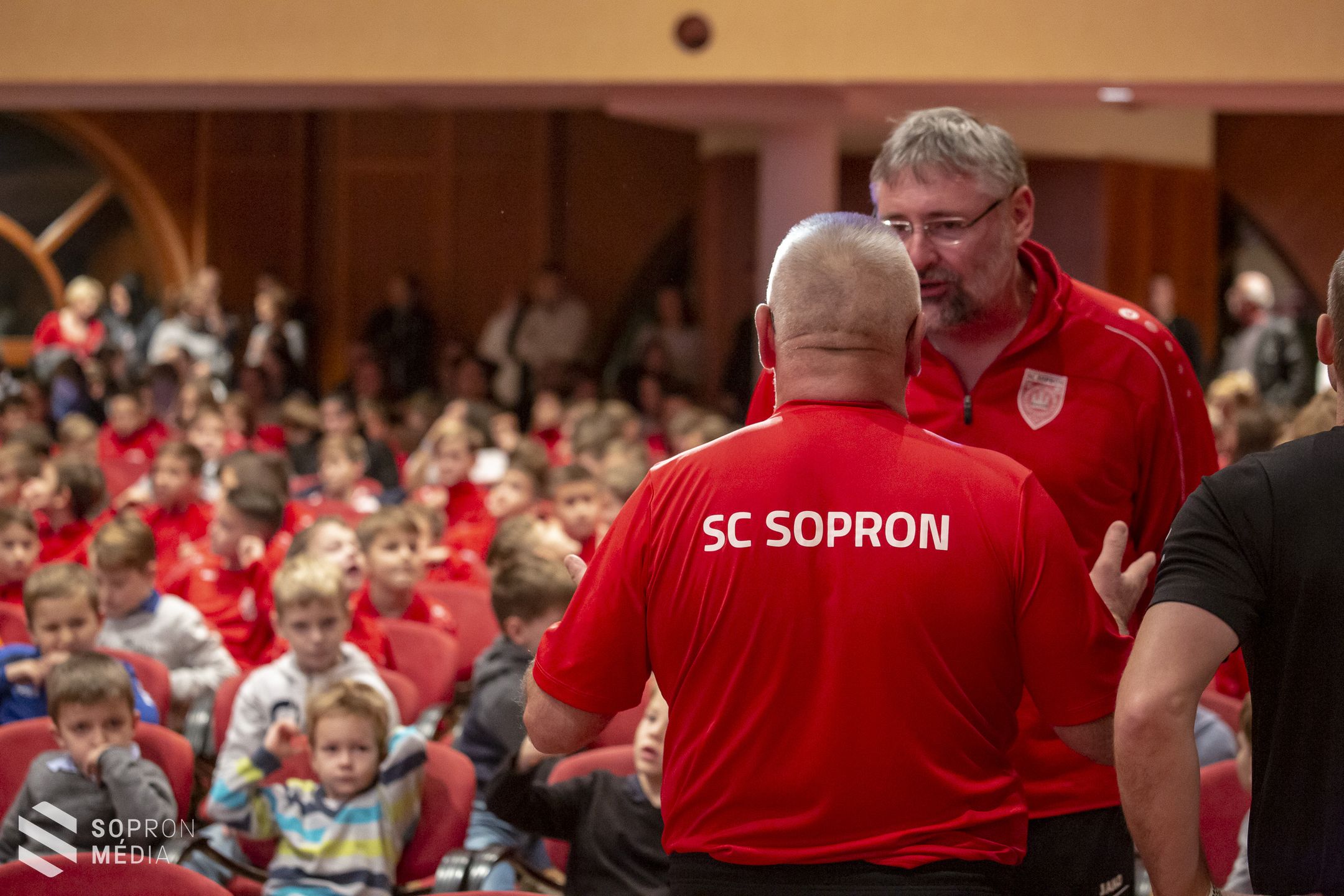 Évzáró karácsonyi ünnepségen köszöntötte utánpótlását az SC Sopron