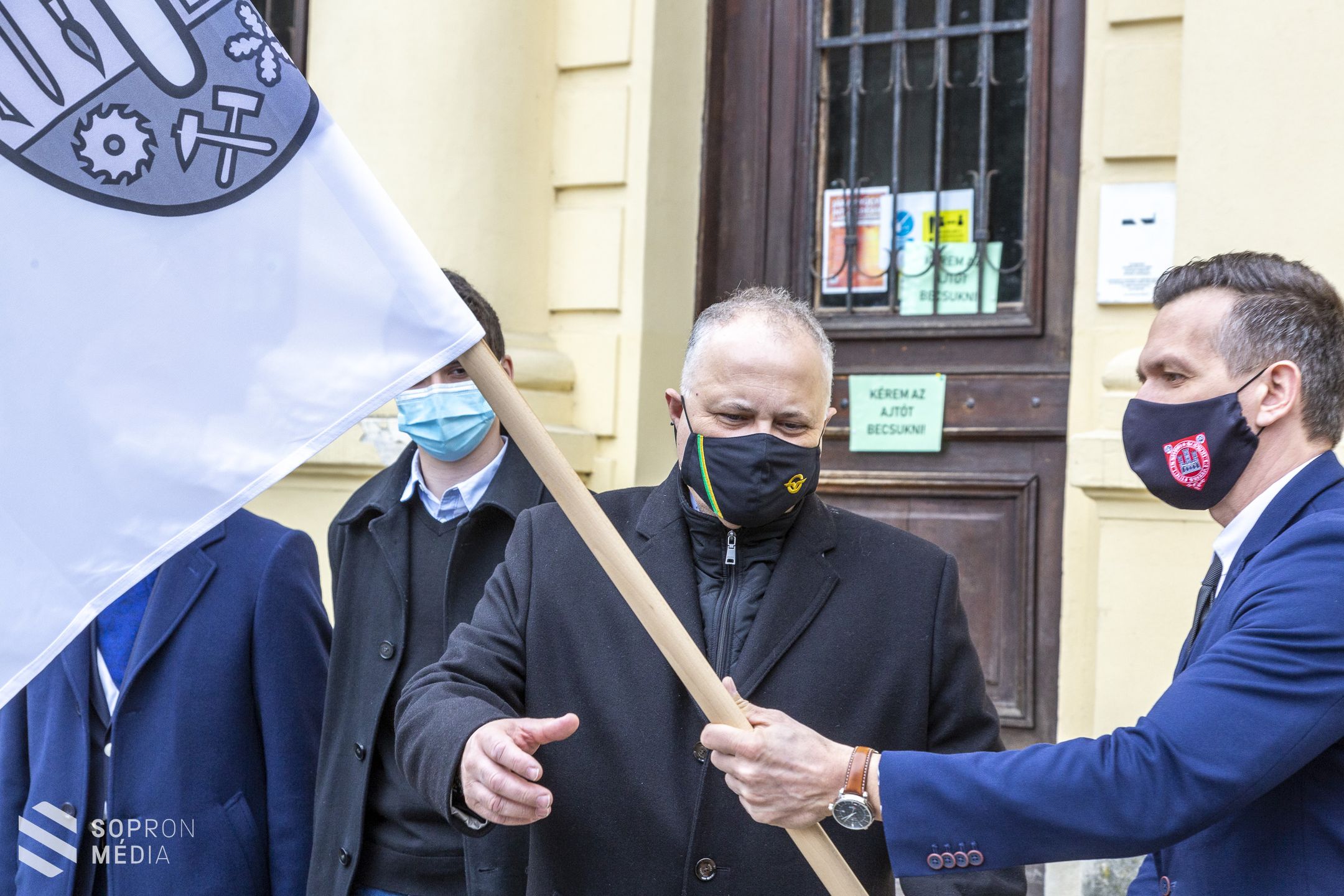 A Soproni Egyetemen is lobog a centenáriumi zászló
