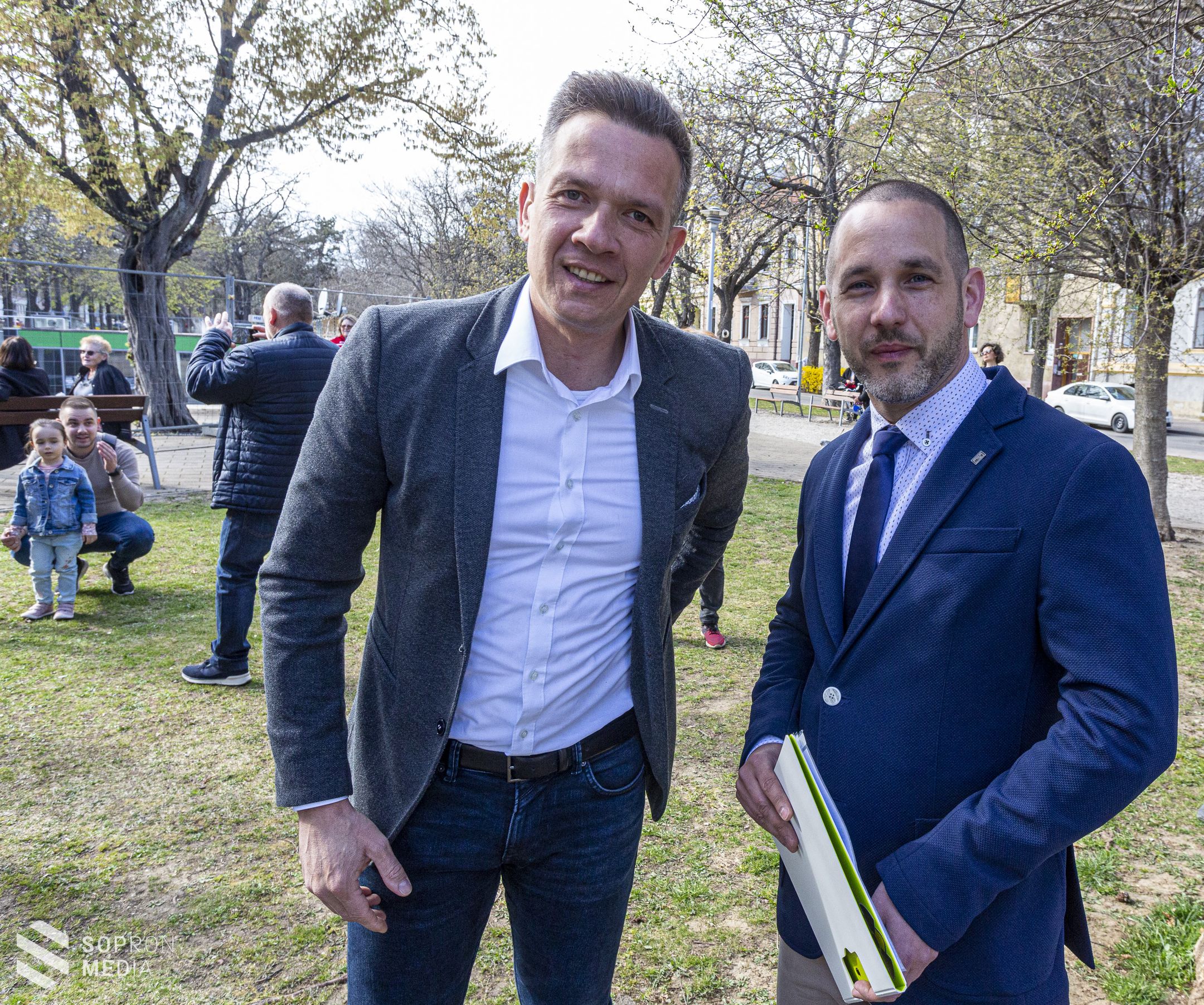 2 objektív 100 év címmel nyílt fotókiállítás