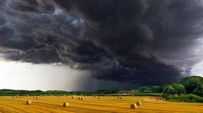 Heves zivatarok alakulhatnak ki kedd délutántól!