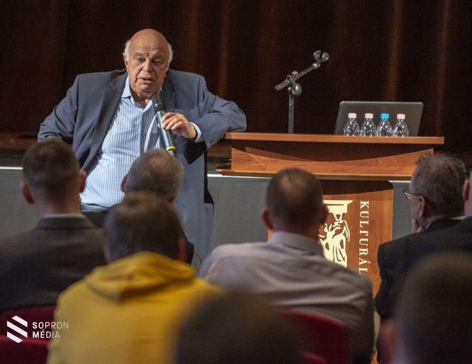 Nógrádi György biztonságpolitikai szakértő