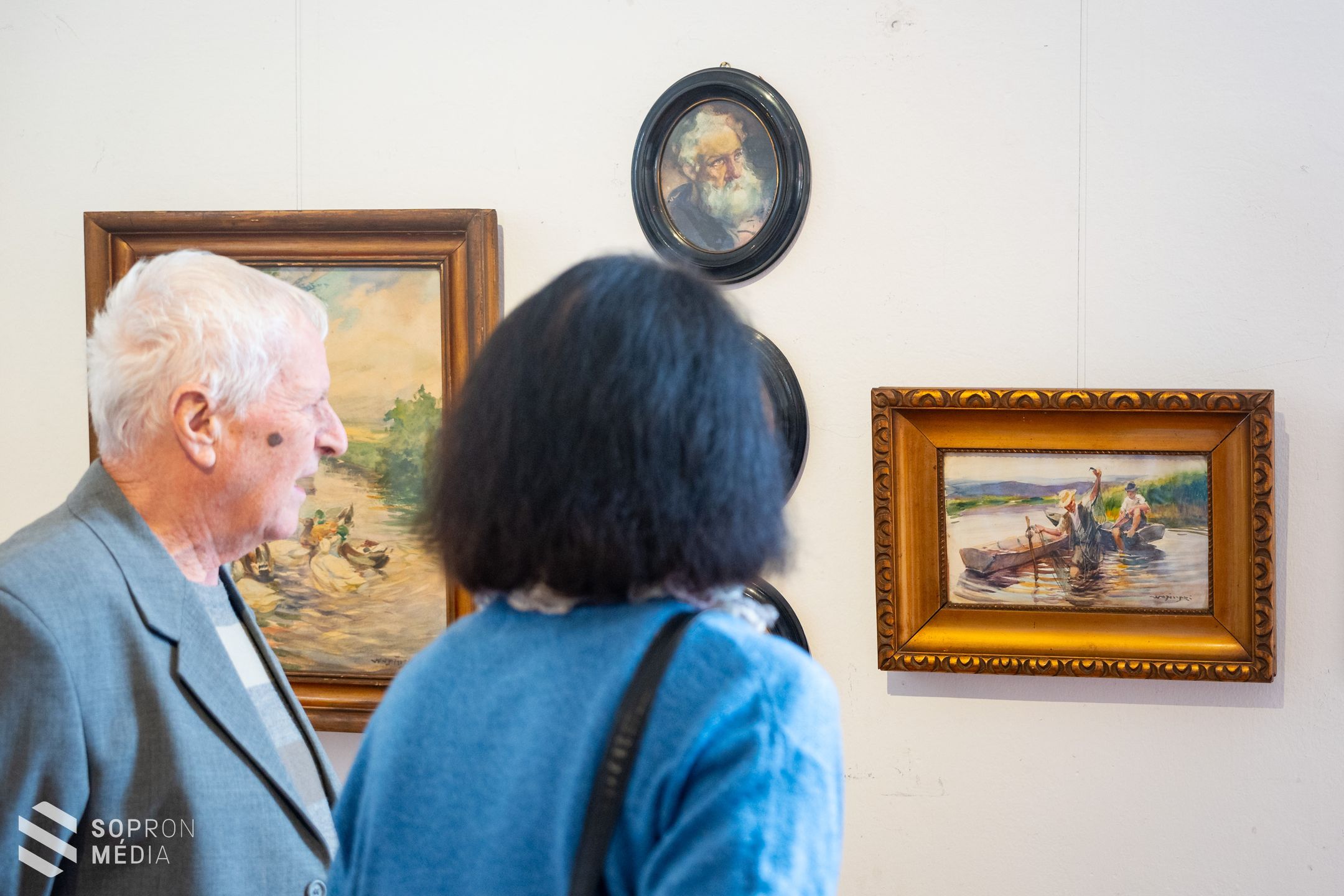 Képek és gondolatok az advent jegyében - megnyílt a Soproni Adventi Tárlat és bemutatták a Soproni Füzetek 2025-ös kiadványát