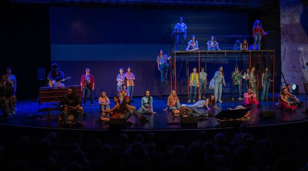 Képzelt riport egy amerikai popfesztiválról