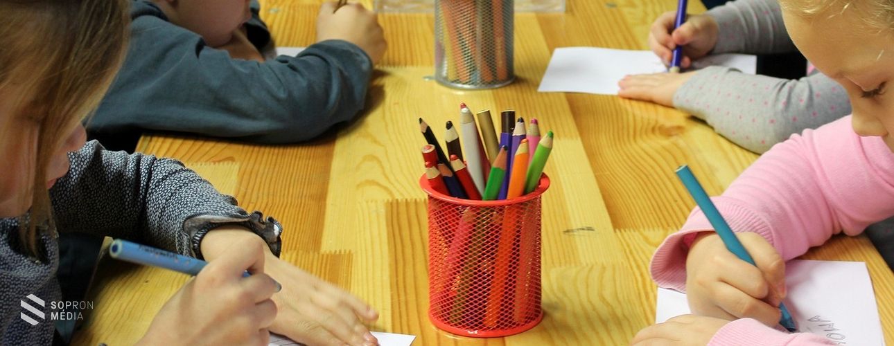 Megkezdődött az óvodai beiratkozás, az általános iskolákba péntekig lehet jelentkezni