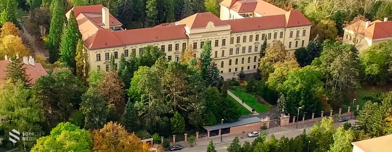 Az egyetem együtt fejlődik a várossal - interjú Prof. dr. Fábián Attila rektorral