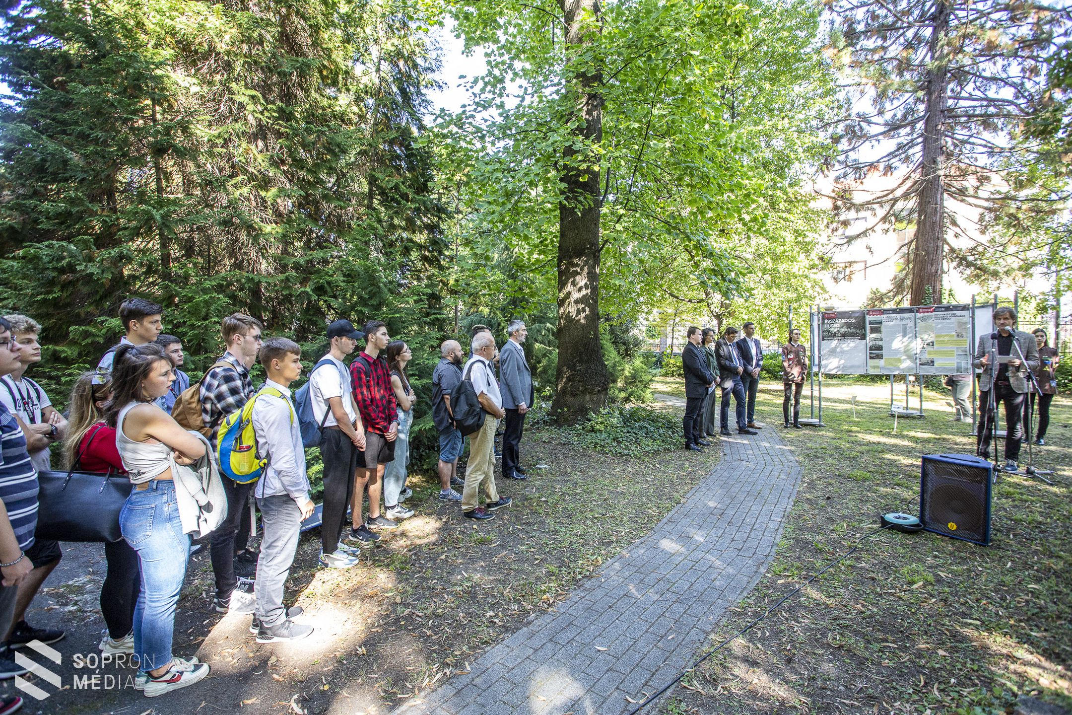 Évszázados hűség címmel nyílt kiállítás a Soproni Egyetemen