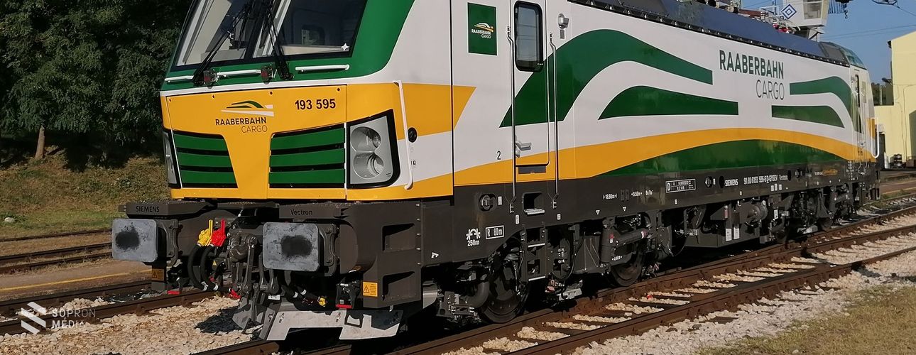 Forgalomba állt a GYSEV cégcsoport legújabb Siemens Vectron mozdonya

 