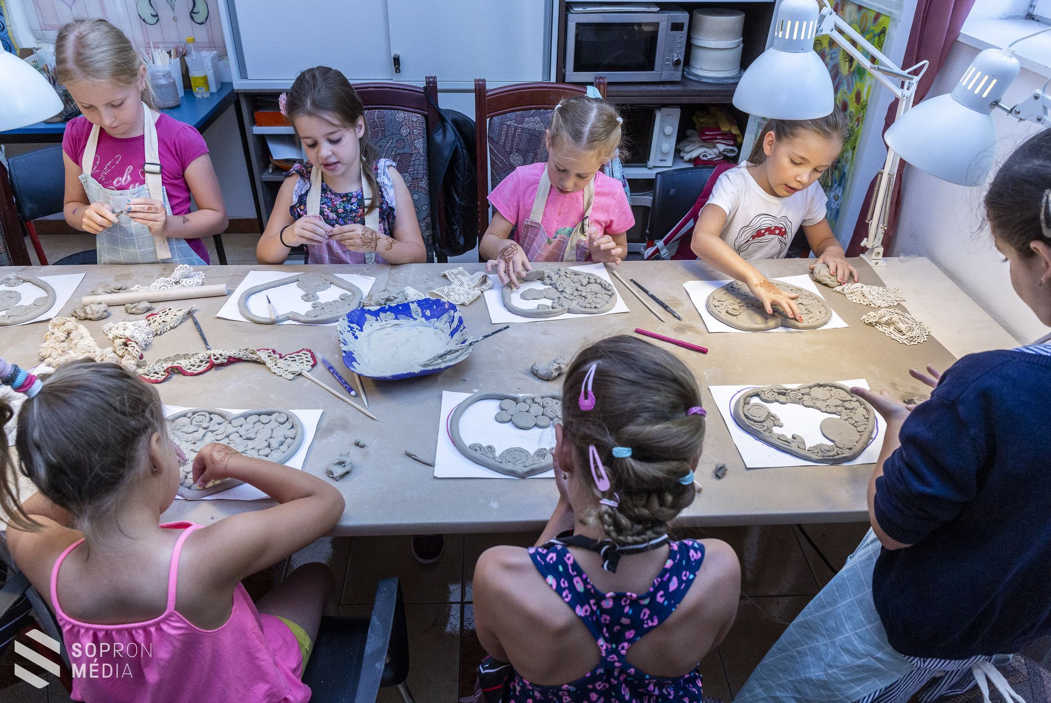 Csodás kerámiákat alkotnak a gyermekek Sopronban - fotók