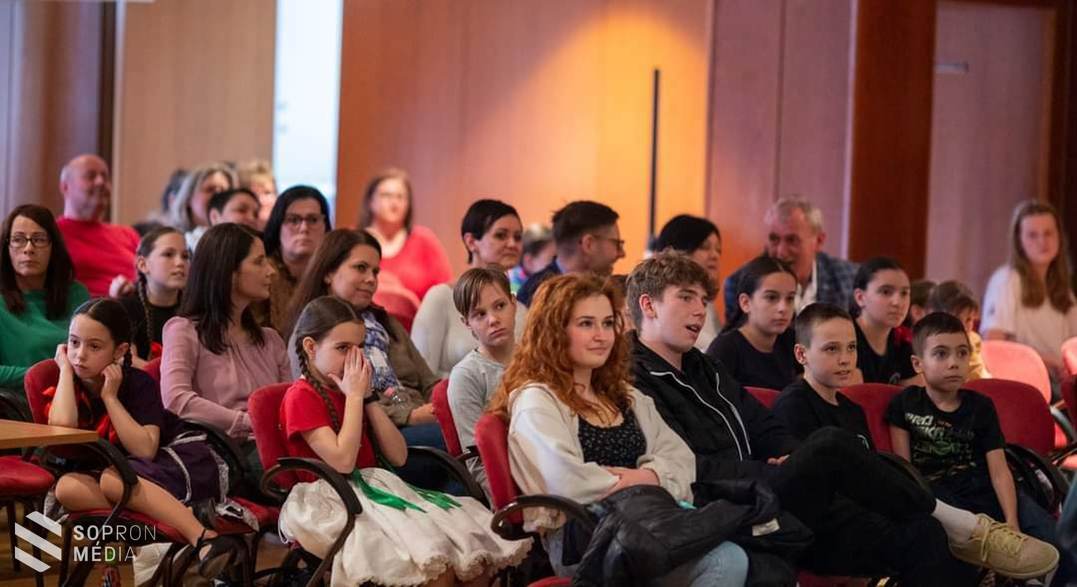 Néptáncvetélkedőt tartottak a Liszt Központban