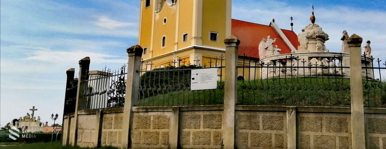 Istenház tele legendákkal: a fertőszéplaki Mindenszentek-templom