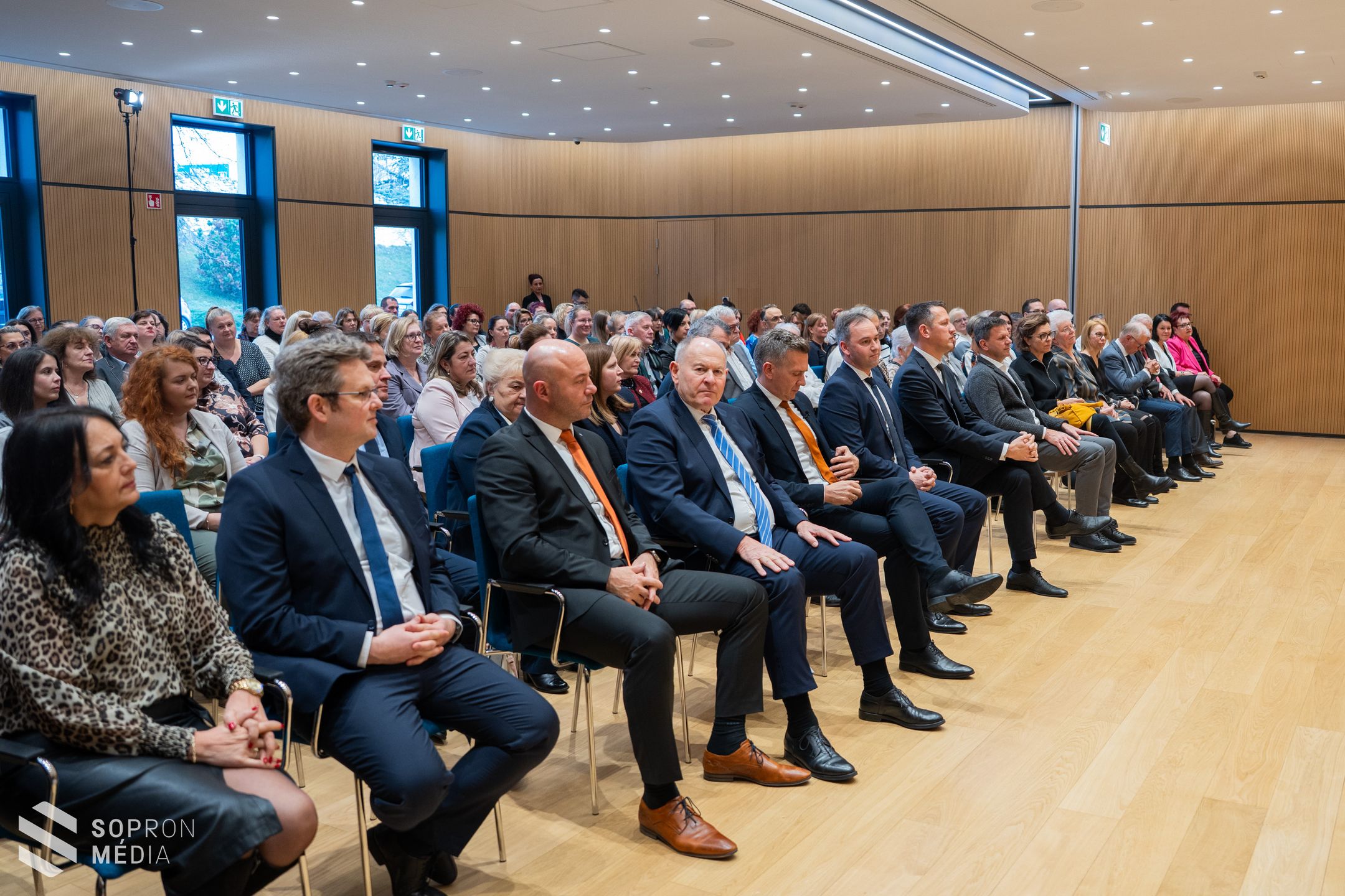 Fülöp Attila: januártól megemeljük a szociális szférában dolgozók bérét