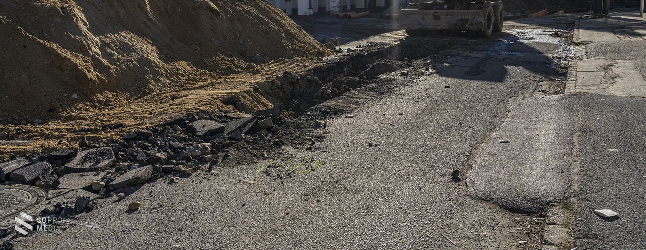 Lezárták a Hőflányi utca egy szakaszát