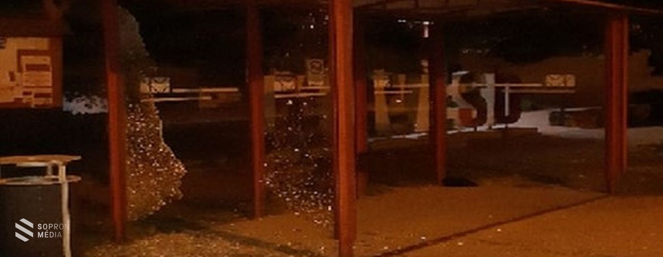Buszmegállót rongáltak Sopronkövesden