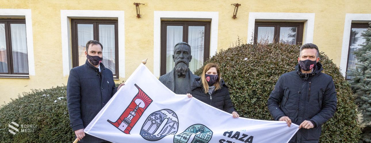 Újabb három településen lobognak már a centenáriumi zászlók