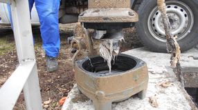 Ezért ne használjuk szemetesnek a lefolyót - Képekkel!