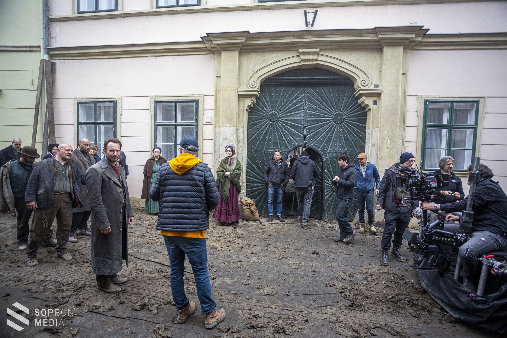 Ablakból zuhanást is forgattak a Most vagy soha! soproni felvételein