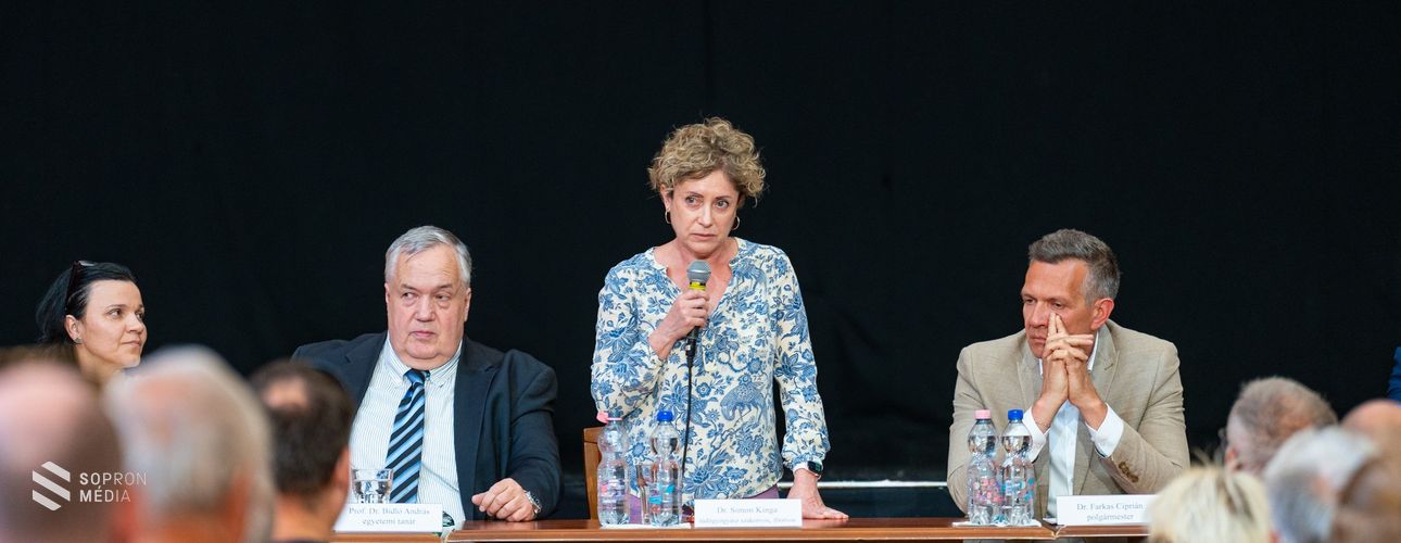 Lakossági fórum az azbesztszennyezésről – szakértők válaszoltak a soproniak kérdéseire az önkormányzat által meghirdetett eszmecserén