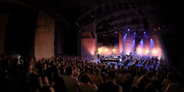 „Határok nélkül - Péter Bence és a Győri Filharmonikus Zenekar”