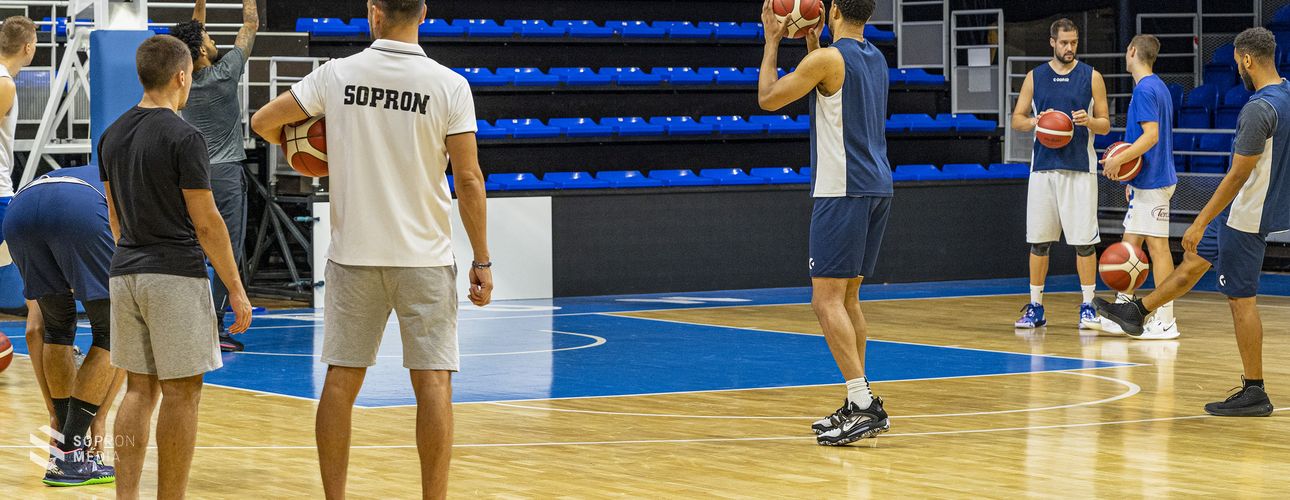 Zajlik a felkészülés a Sopron KC háza táján