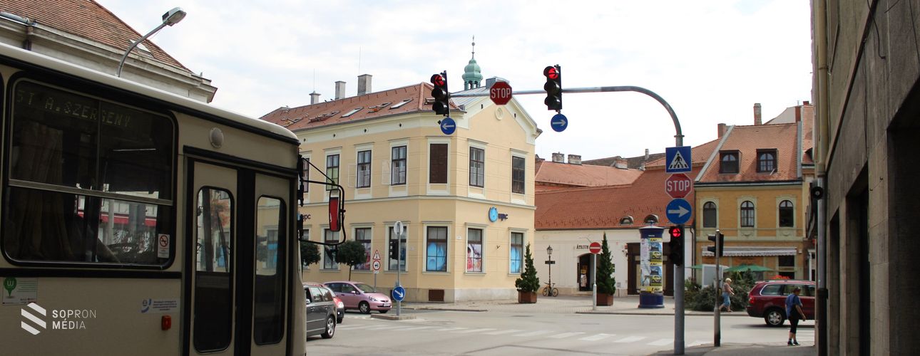 Változás a közlekedésben a Lackner Kristóf utca - Ógabona tér csomópontnál 
