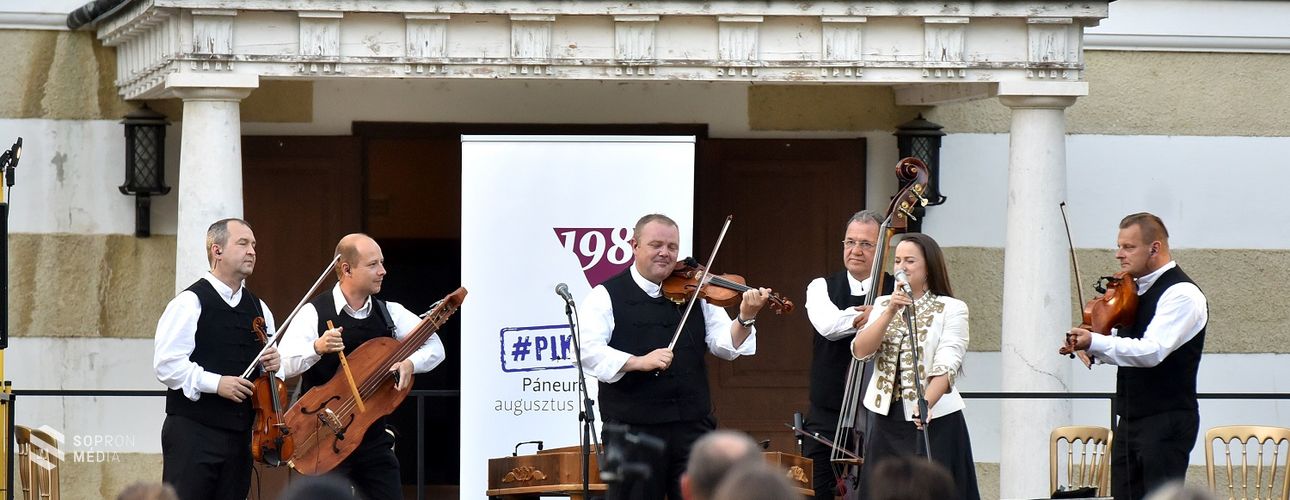 Pál István Szalonna és Bandája Nagycenken