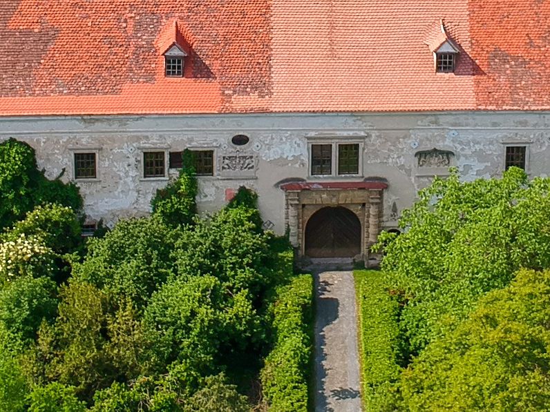 Reneszánsz Nádasdy-kastély, kékfrankos és Goldmark Károly a nyugati végeken