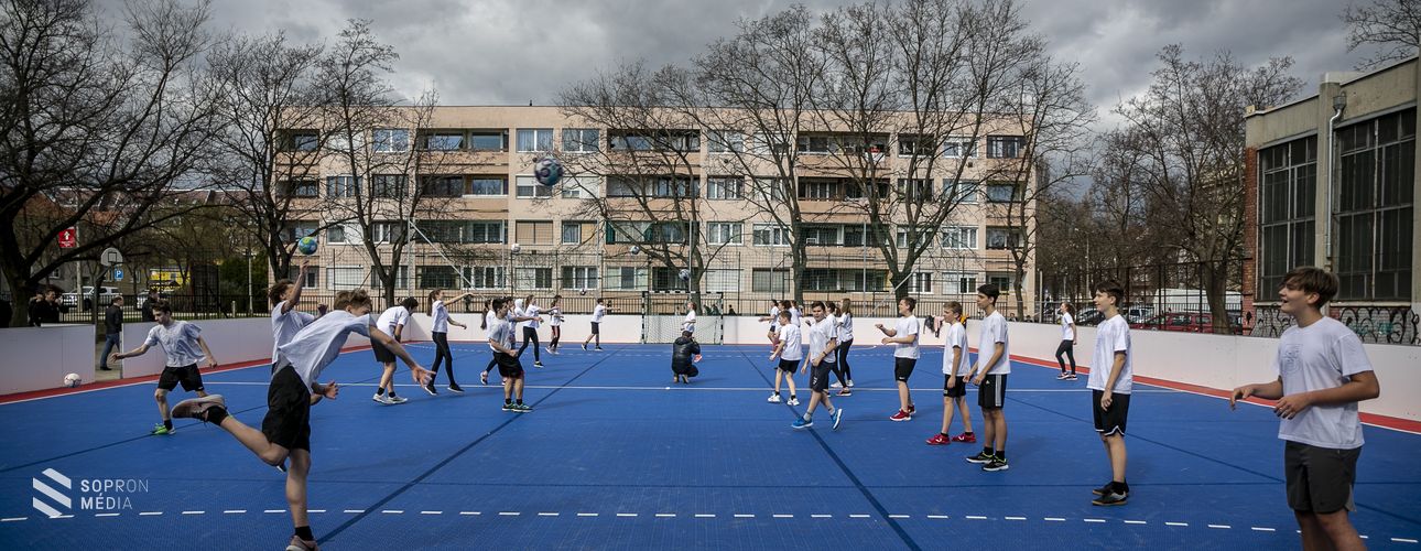 Kézilabdapálya épült Sopronban