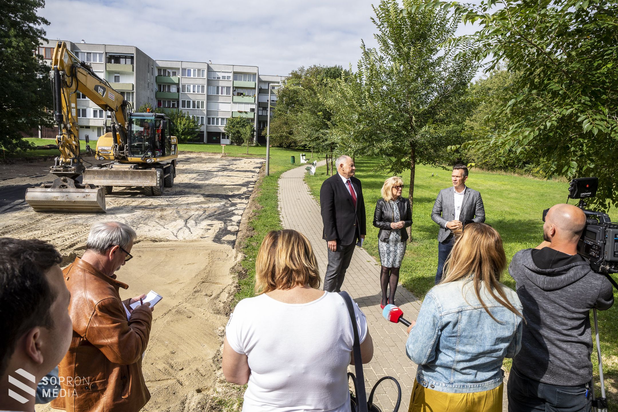Megújulnak az utak, járdák és parkolóbővítés is megvalósul a város három pontján