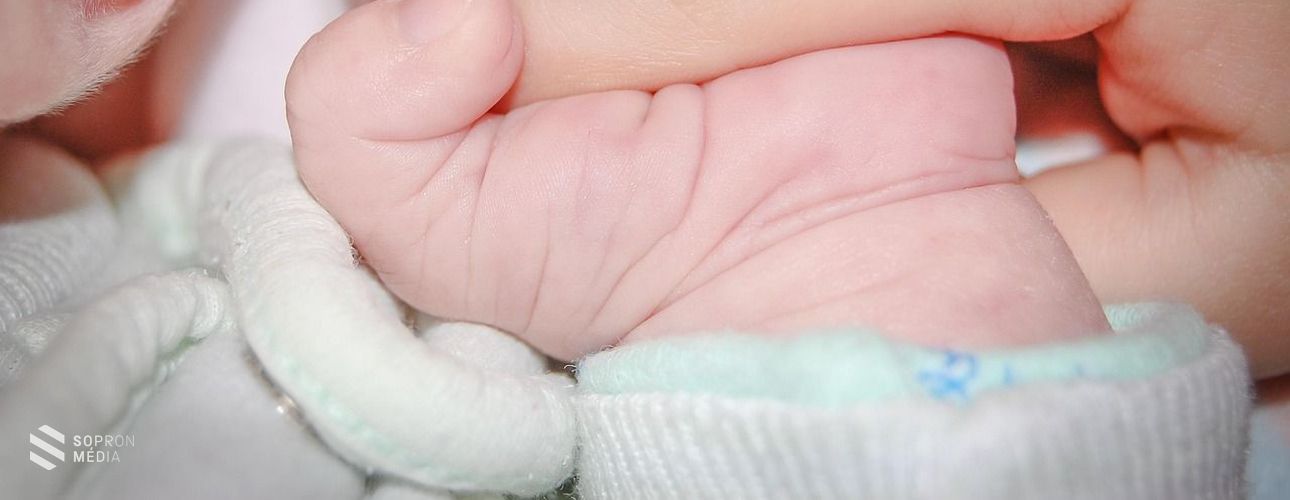 A mentők segítettek világra egy kisbabát Győr-Moson-Sopron vármegyében