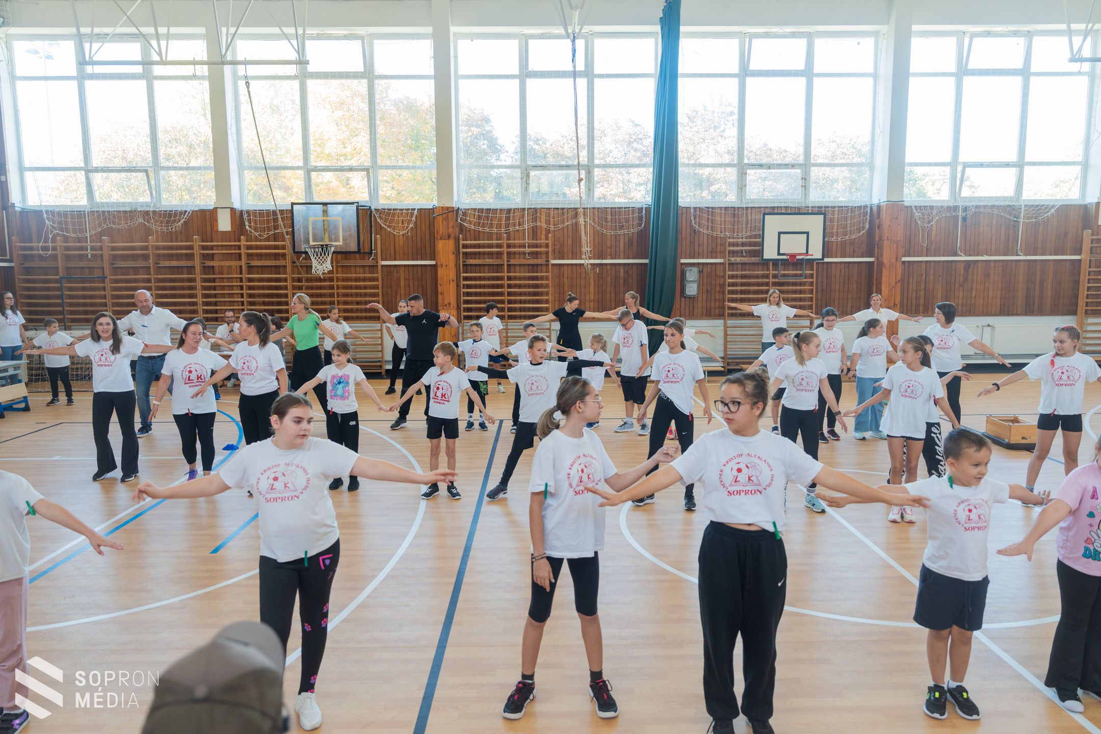 Olimpiai minőségű padlót kapott a Lackner Kristóf Általános Iskola megújult tornaterme