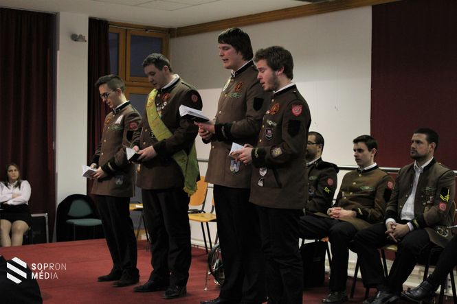 A Cantusok Köre két selmeci nótát adott elő