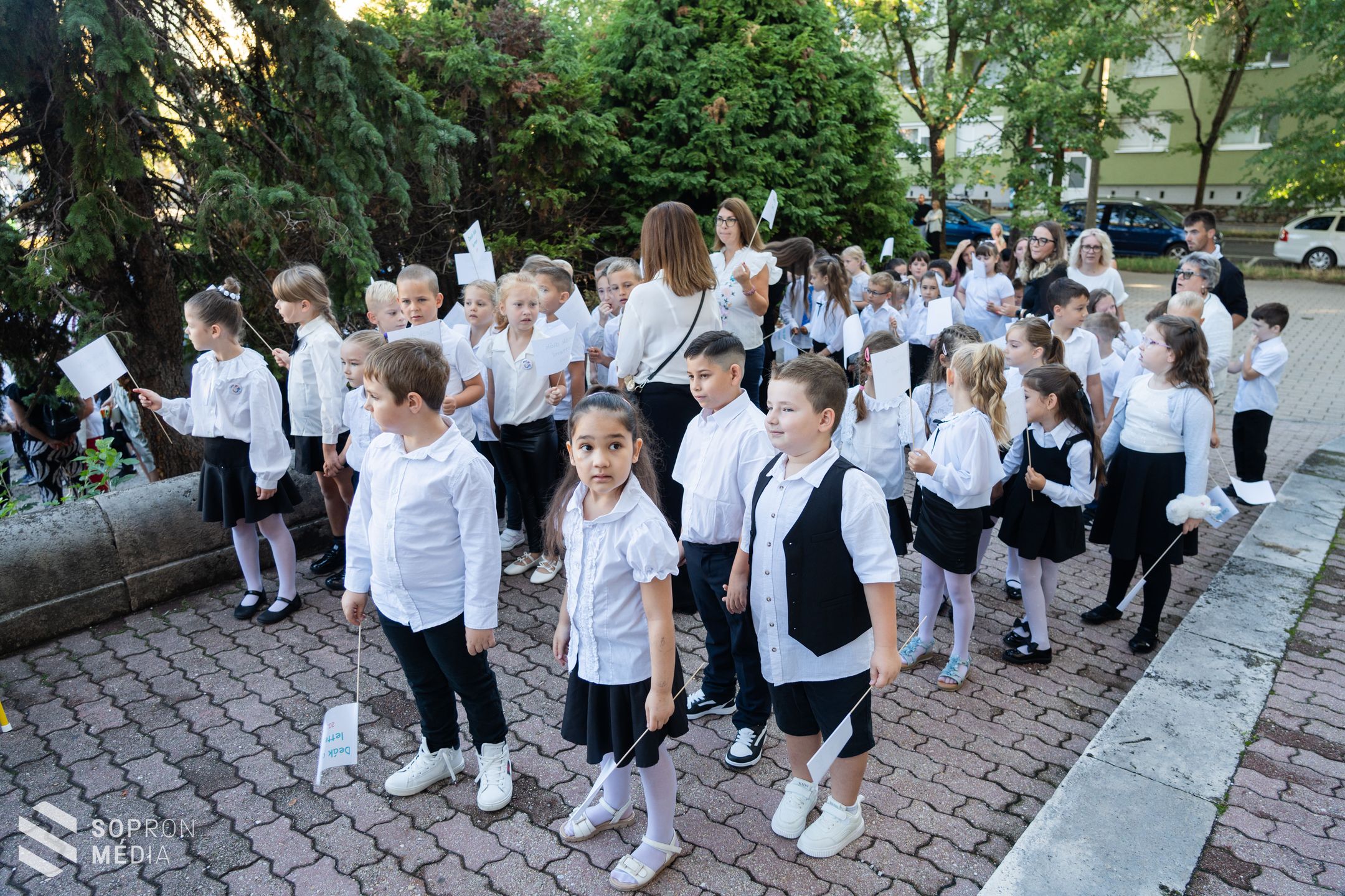 Becsengettek – Sopronban mintegy 15000 tanuló kezdi meg a tanévet