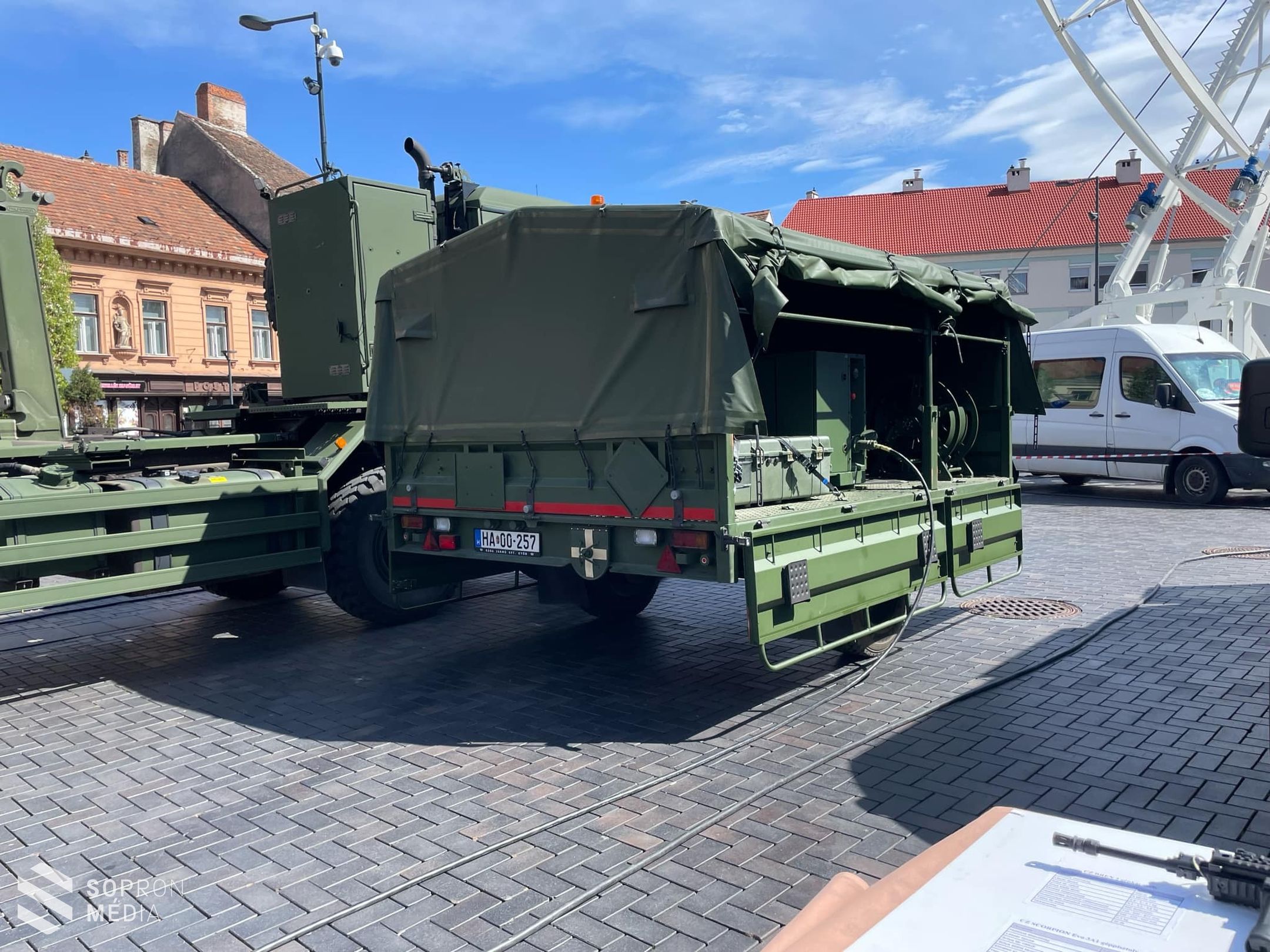 Látványos installációval toboroz a Magyar Honvédség Sopronban!