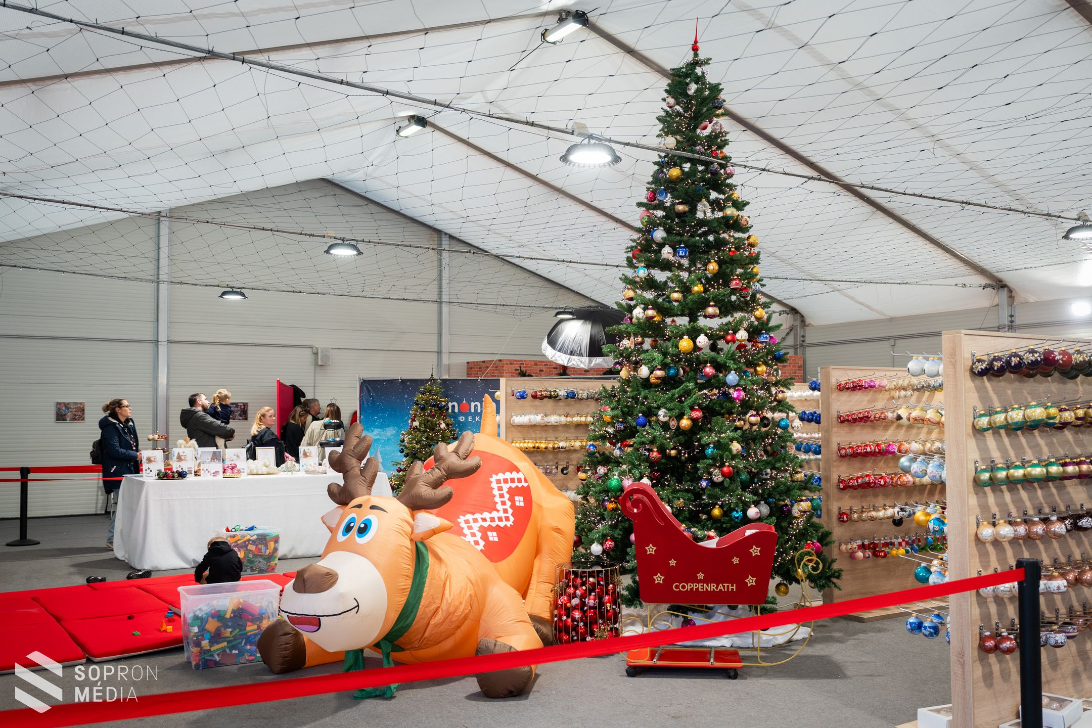 Megérkezett Sopronba a lappföldi Mikulás