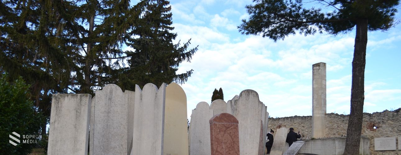 Könyvben is emlékeztet a licista öregdiák