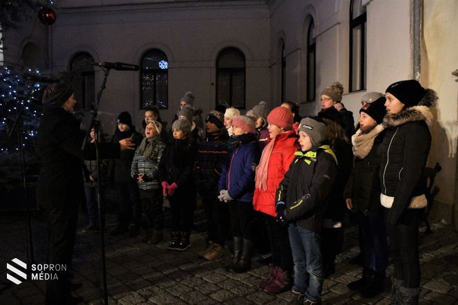 Hunyadi János Evangélikus Óvoda és Általános Iskola énekkara