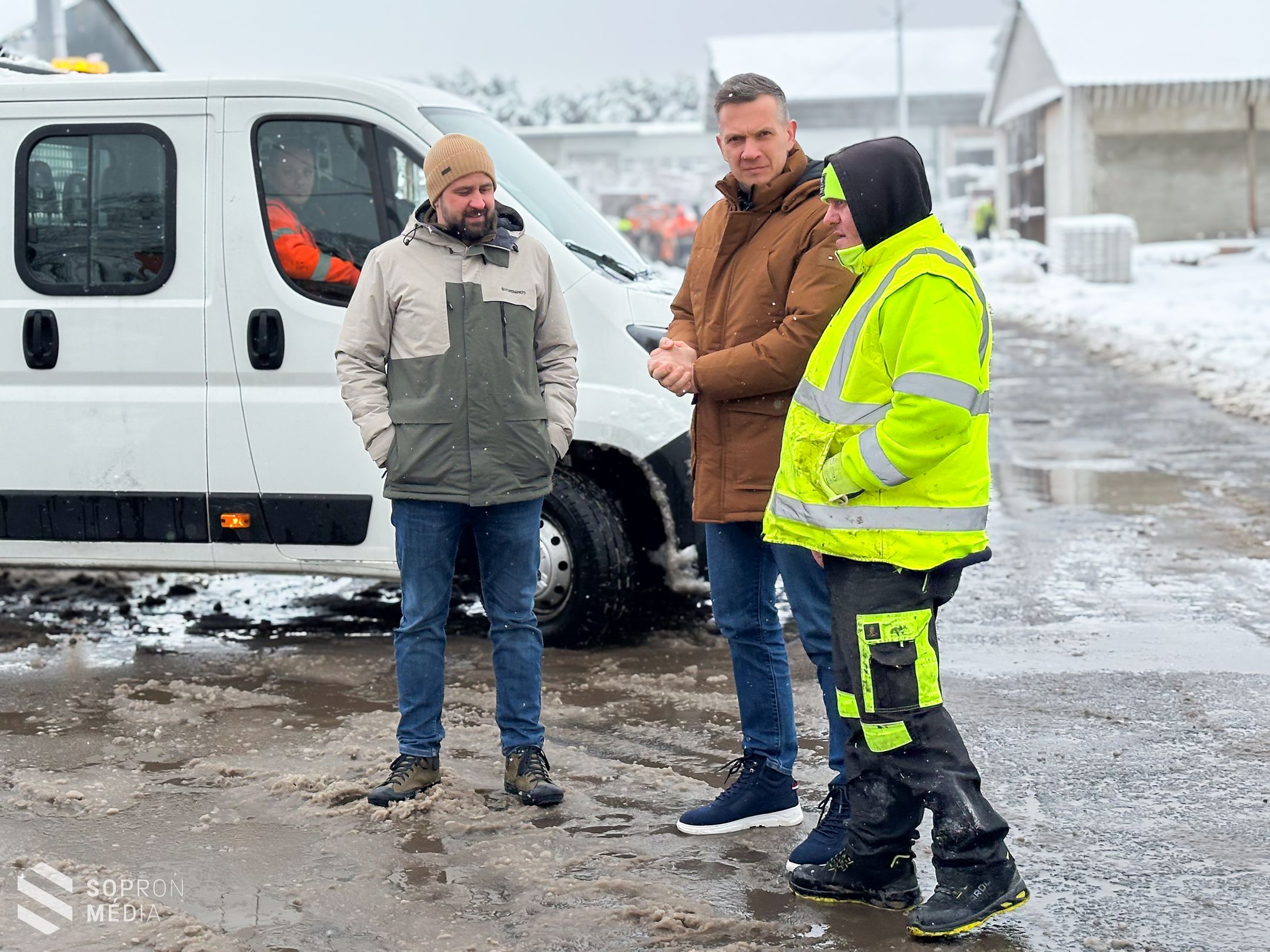 A városüzemeltetés folyamatosan az utak rendezésén dolgozik