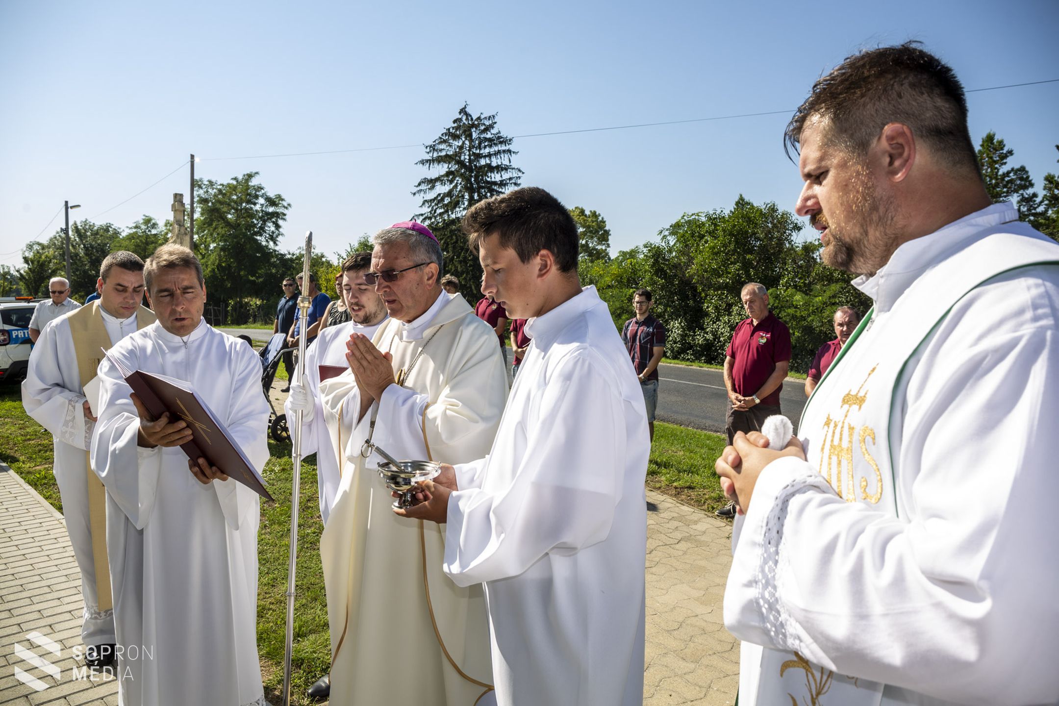 Főpásztori áldás a felújított gyalókai templomon - KÉPEKKEL!