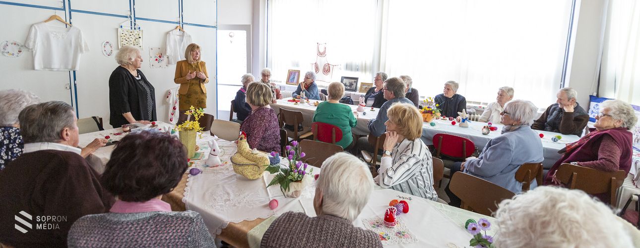 Húsvéti kiállítás nyílt a megújuló soproni Jereváni Ciklámen Egyesület szervezésében