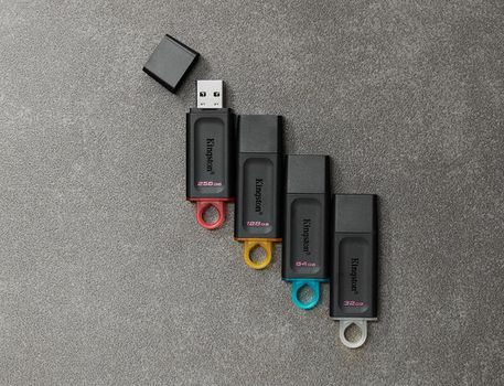 Kingston USB3.2 DataTraveler Exodia  Flash Drive