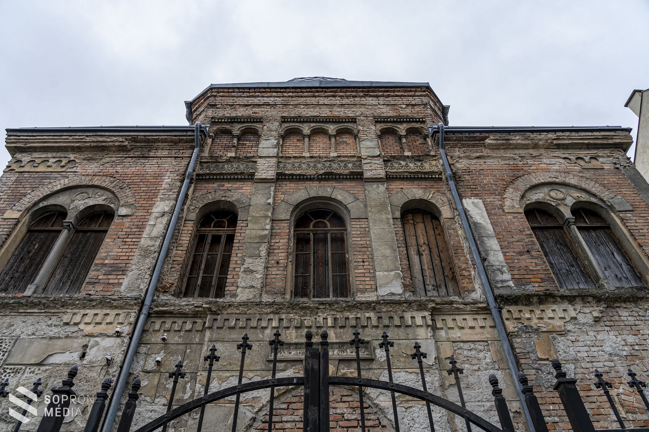 Megkezdték az Ó-Zsinagóga Ispotály épületének a felújítását