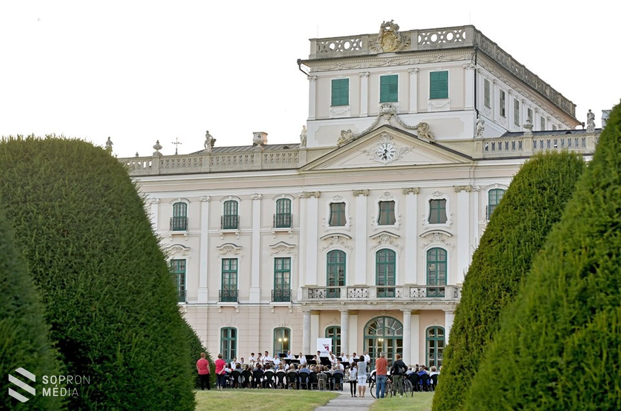 Piknik 30 koncert a fertődi Esterházy-kastélyban