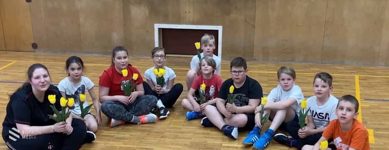 Videóval köszöntötte az édesanyákat a Soproni FAC 1900 Sport Egyesület