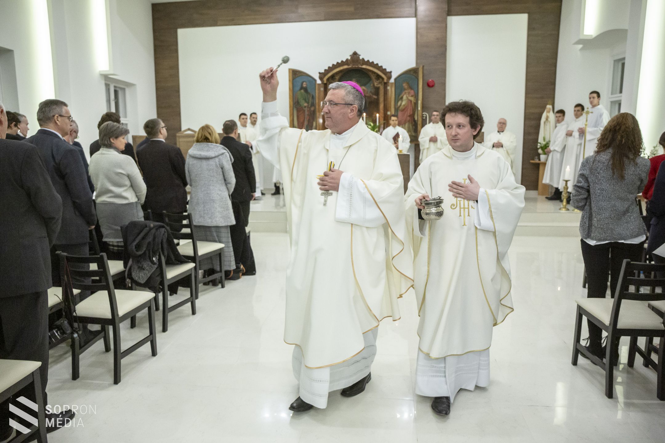 Püspöki áldás szállt a Szent Pál Szakkollégium új kápolnájára
