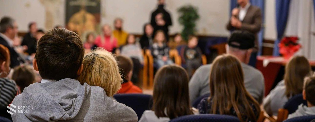 Ajándékcsomaggal segítette a rászoruló családok karácsonyát az önkormányzat